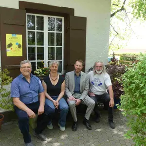 Ehepaar Klaus Stowasser und Martina Wagner, Bürgermeister Thomas Heydecker, Horst Reichenthaler, 2. Vorstand Kleingartenverein