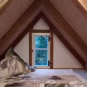 Schlafzimmer Ferienwohnung Fritzsche unterm Spitzdach mit gemütlicher Atmosphäre